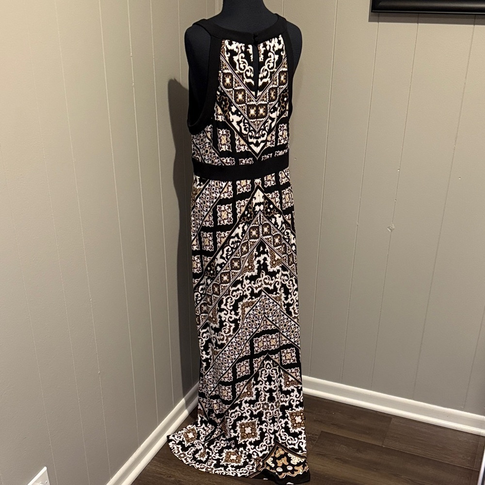 White House Black Market Women’s Large  Geometric Black and White Maxi Dress - Picture 5 of 5